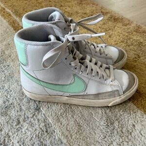 Nike Kids' Grade School Blazer Mid '77 Shoes